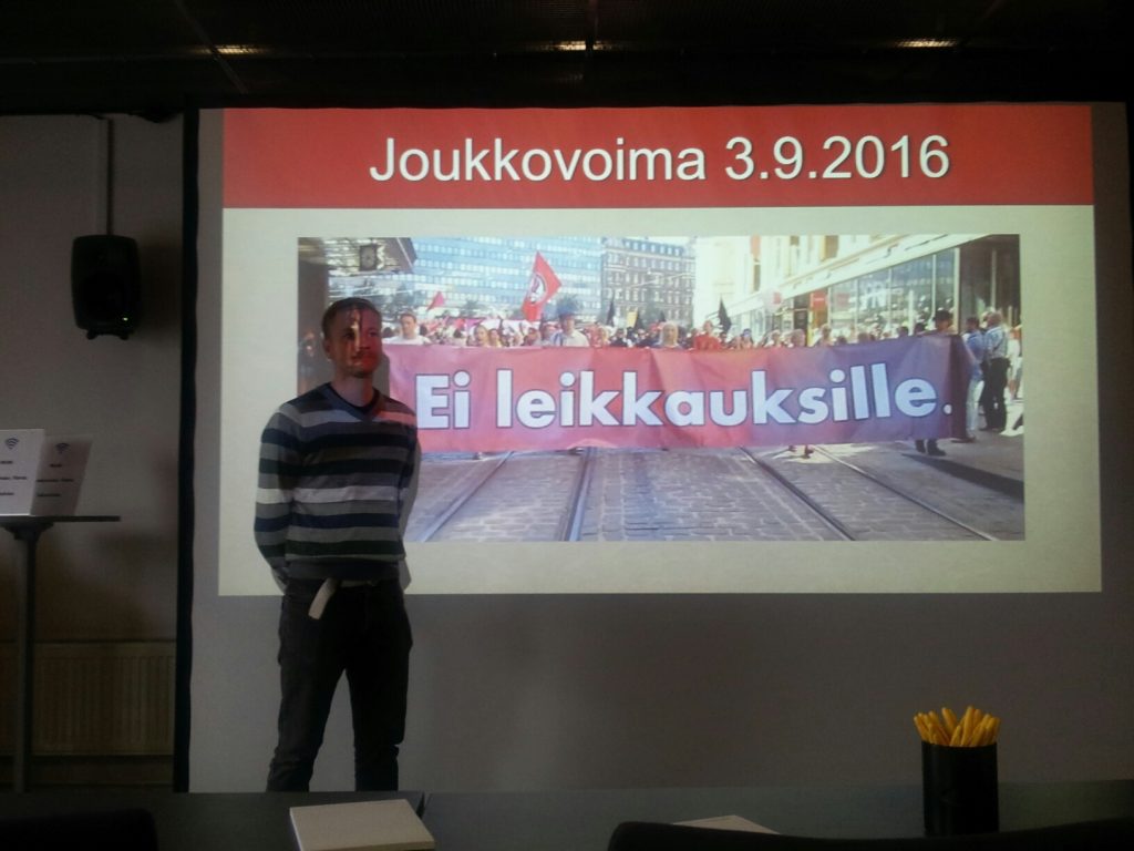 Porvoolaisen Jussi Saaren aiheena oli Joukkovoima. Hyvin ajankohtainen teema 3.9. lähestyvän suurmielenosoituksenkin takia.